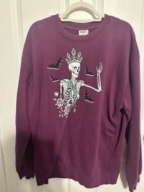 Living Fully by Mallory Ervin Queen of Halloween Sweatshirt 2 XL